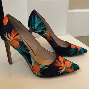 Nine West Size 8 Tropical Print Pumps